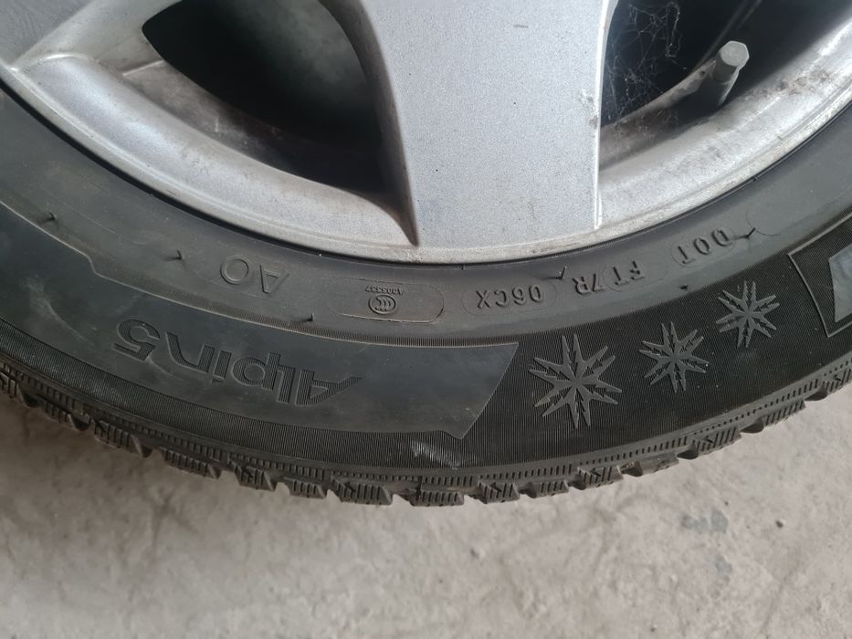 Шини Мішелін 205х60х16 (зимові) на оригінальних дисках VW Beetle 4 шт.