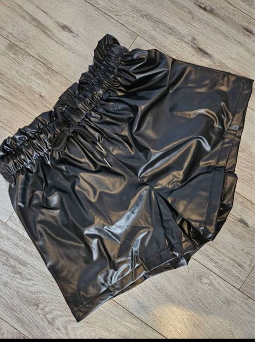 Damskie skórzane szorty