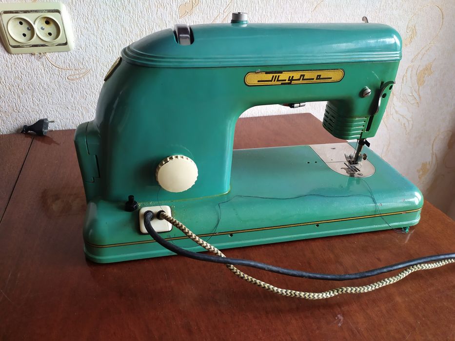 электрическая швейная машинка