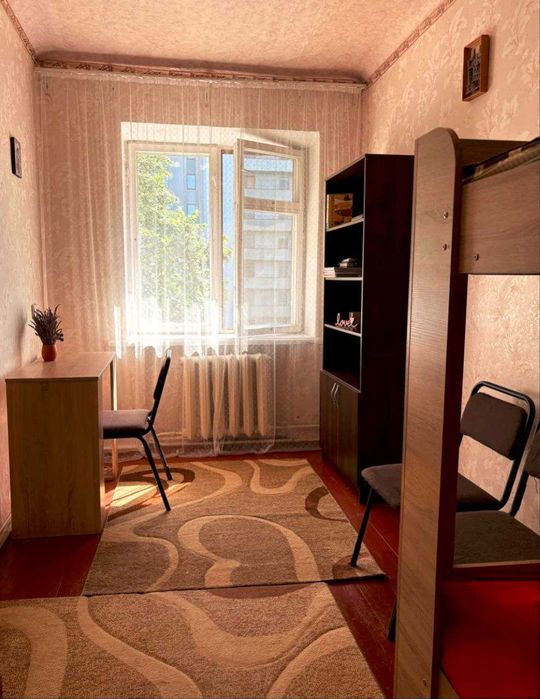 Продам кімнату 12м2 в комунальній квартирі на Павловому Полі, пров. Шекспіра.