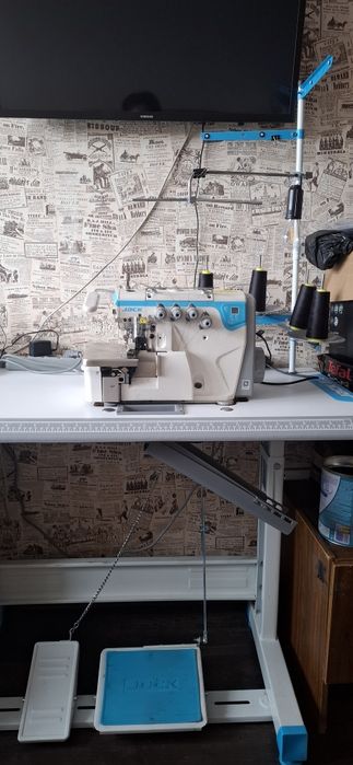 Продам промисловий оверлок  Jack E4S
