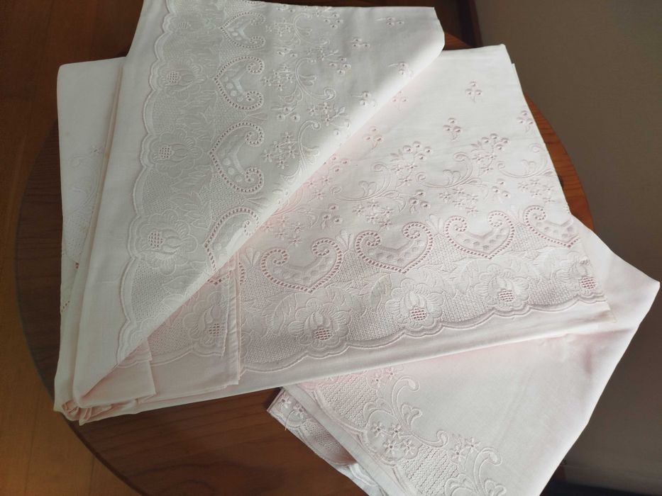 Lençóis bordados de cama de casal - NOVOS