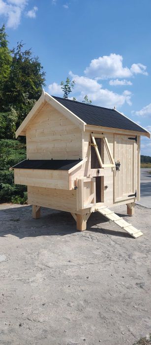 Kurnik dla kur od ręki na nozkach