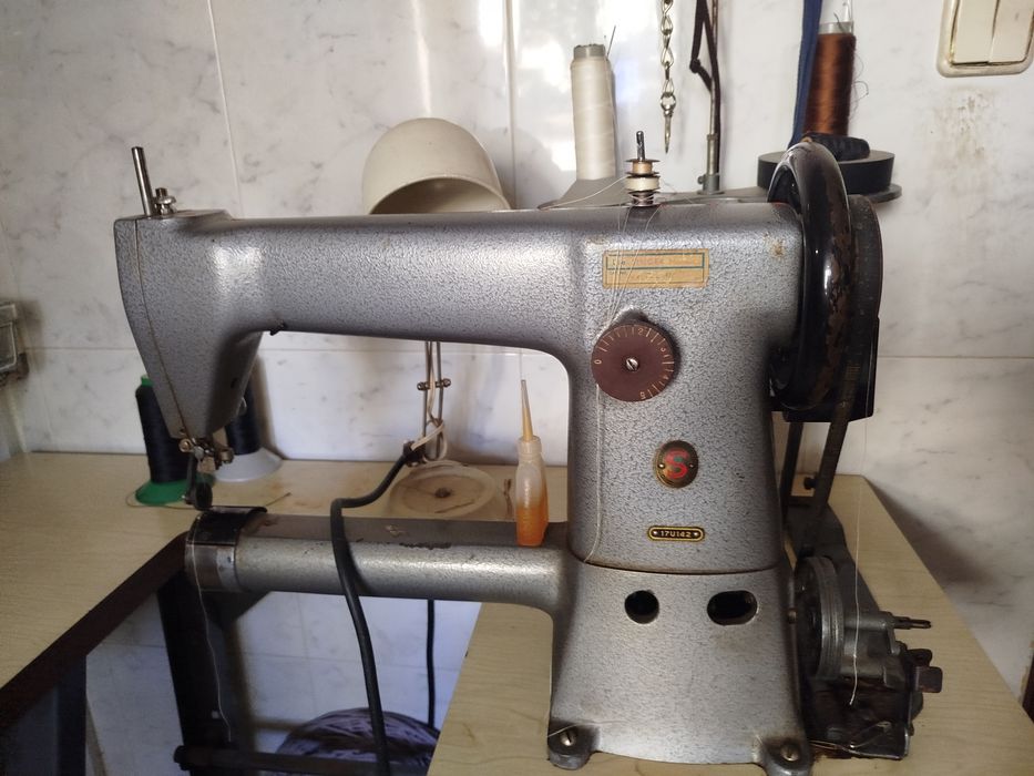 Singer 17u142 – máquina Especialista em Couro e Materiais Pesados

P