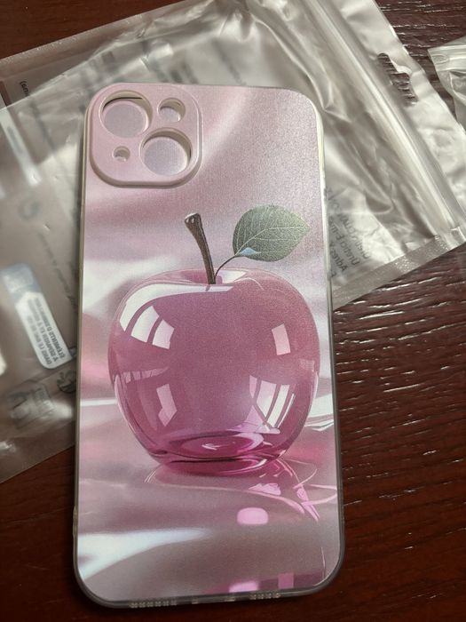 Чехлы на iPhone 15 Plus