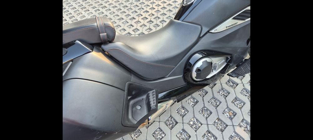 Мотоцикл HONDA NM4-02 на автоматі 2016