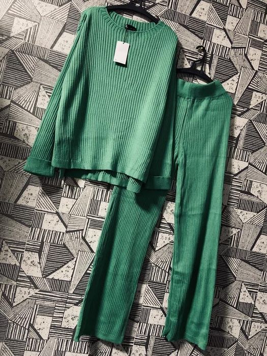 Дизайнерский изумрудный брючный костюм палаццо в рубчик Arjen.