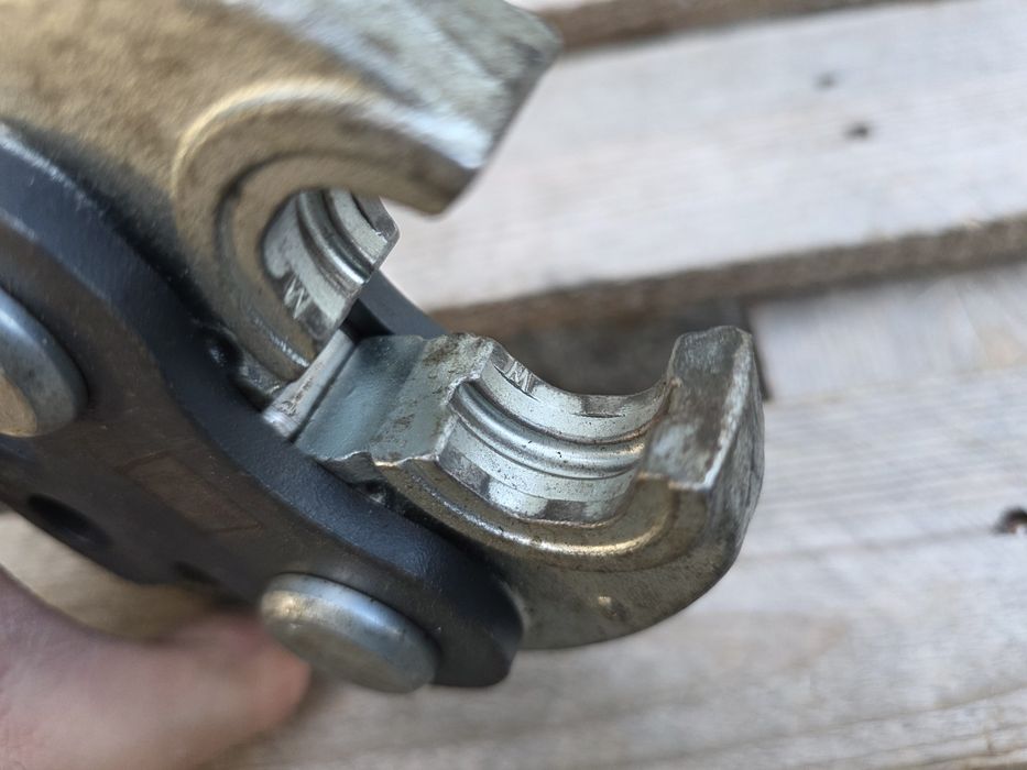 Szczęki HILTI GEBERIT M18 do dużych zaciskarek rems novopress itp
