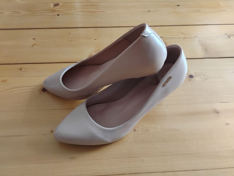 Buty damskie eleganckie nowe.
