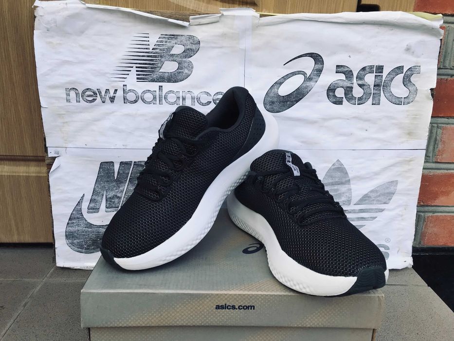 Кроссовки Under Armour Charged Surge 4 для тренировок бега