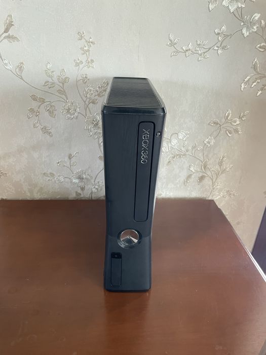 Продам xbox 360 slim freeboot