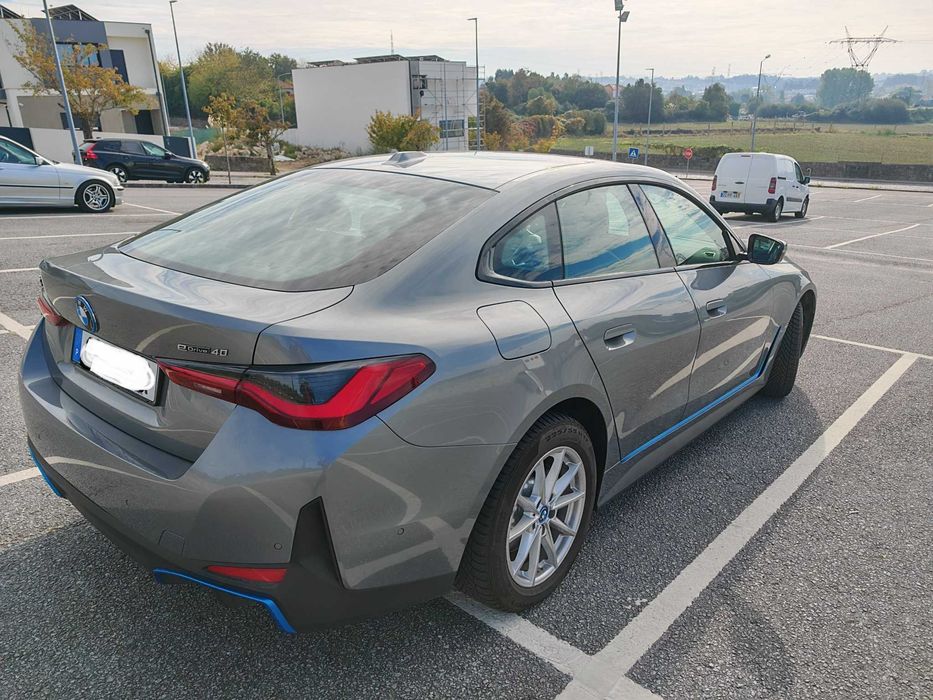 Viatura BMW i4 eDrive40 de Março/2023