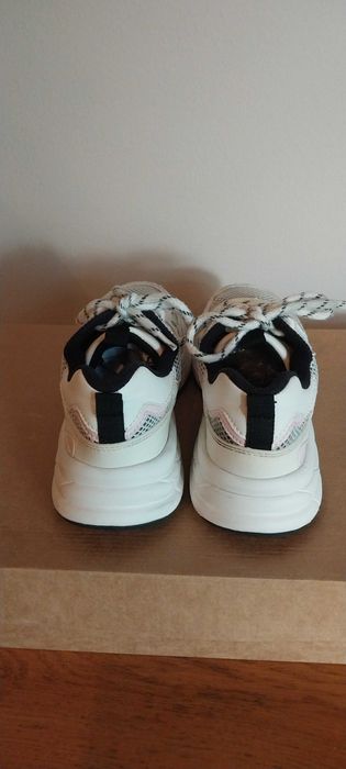 Кросівки  Zara 36р 23см на дівчинку, підлітка, жіночі.