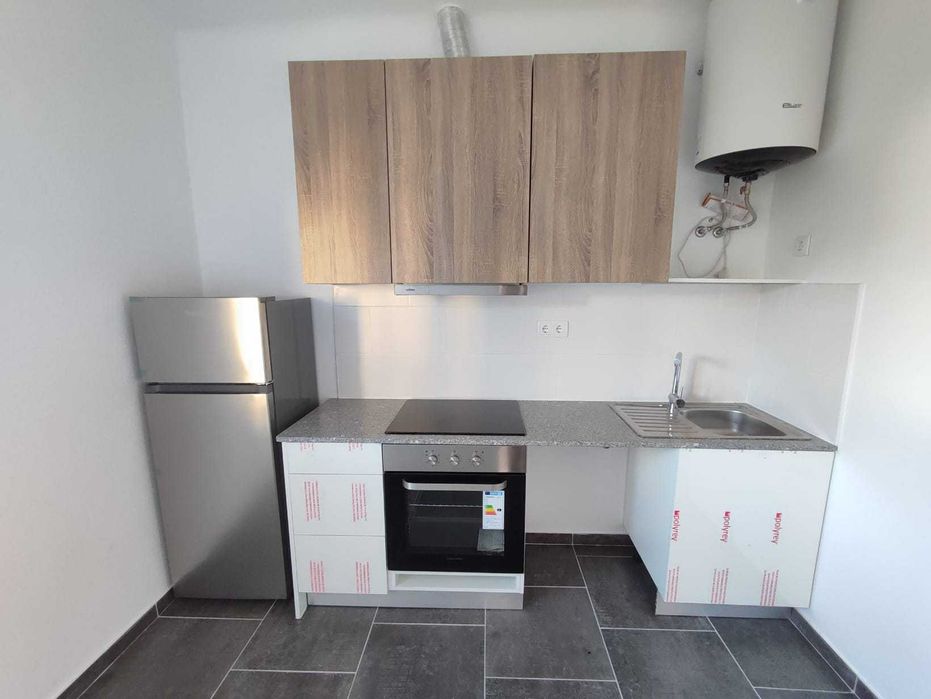 T1 Remodelado com AC, Pátio e Churrasqueira (Água incluída)