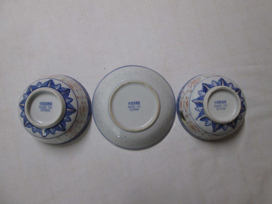 Louça Decorativa Chinesa - 2 Pequenas Taças e 1 Prato
