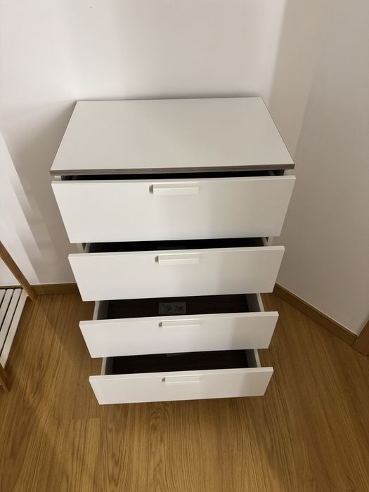 Comoda branca em bom estado