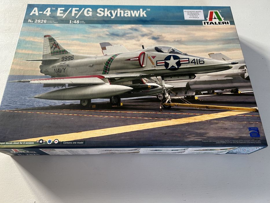 Samolot A-4 E/F/G Skyhawk model do sklejenia Italeri 2826