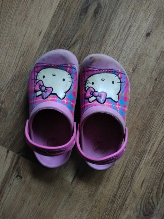 Klapki chodaki Crocs Hello Kitty 32