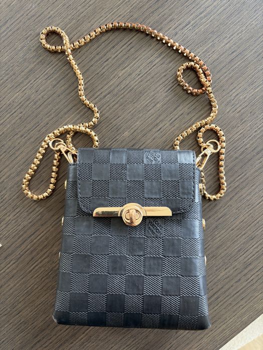 Torebka damska Louis Vuitton / czarna ze zlotym lancuszkiiem