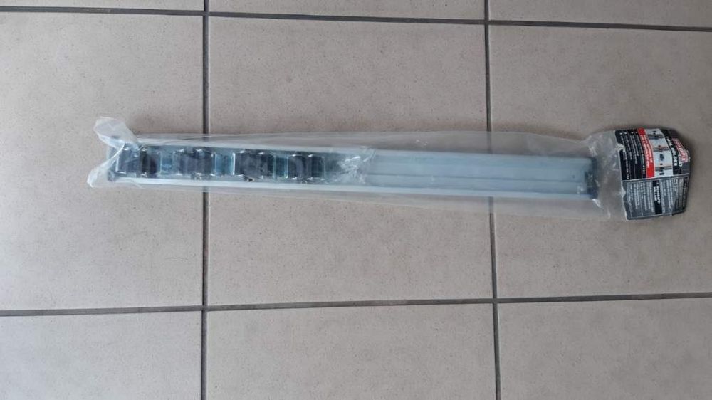 Nowa szyna z uchwytami na narzędzia 50 cm Powerfix.