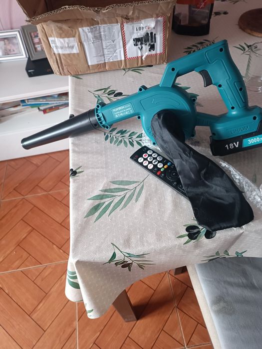 Soprador a bateria novo