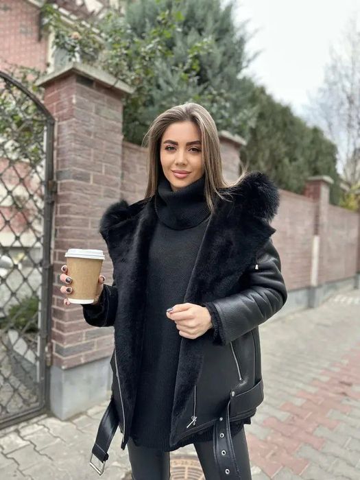 Жіноча дублянка подовжена з капюшоном