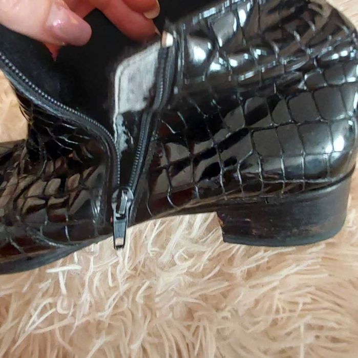 Сапожки  кожа 39р тисненые