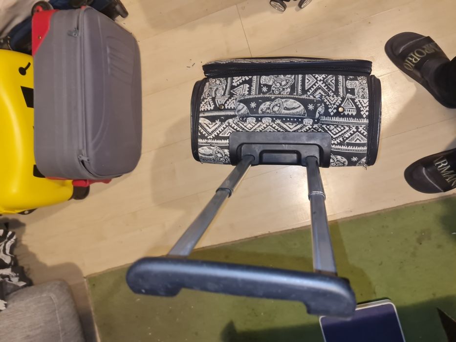 22 x 52 x 35 walizka na kółkach vatdzo dobra etno wizz ryan