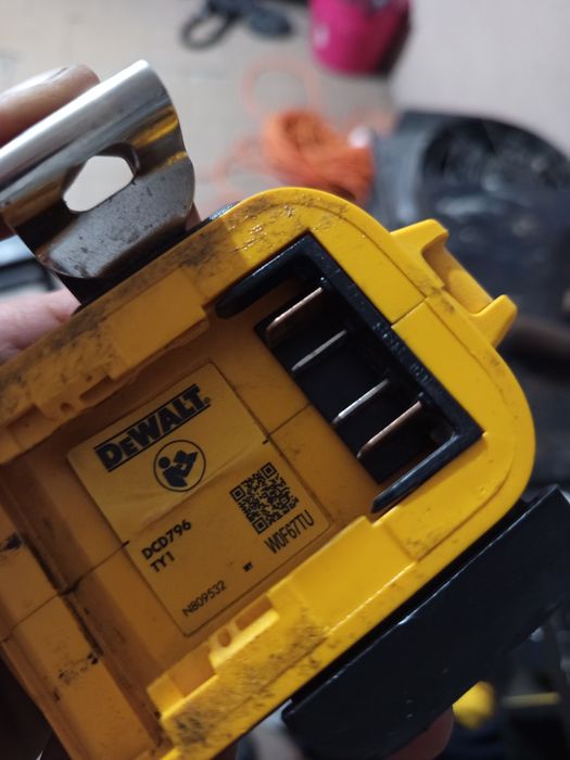 Wkrętarka udarowa DeWalt DCD796