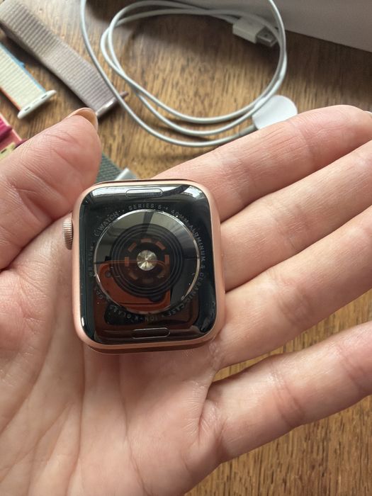 Apple Watch series 5 Gold Aluminium 40 mm