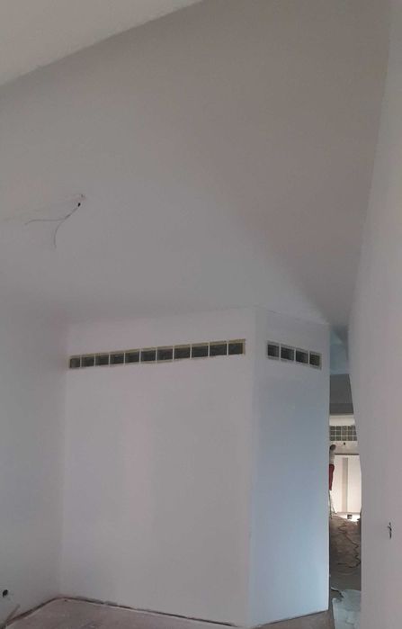 Pintura, pladur e piso flutuante.