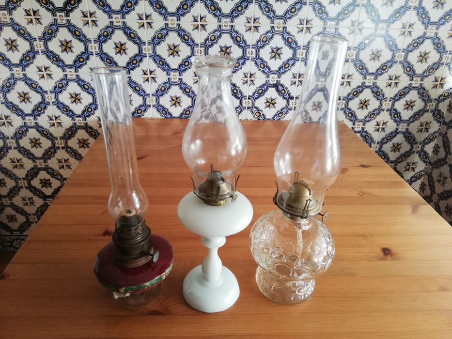 Três candeeiros diferentes, bastante antigos
