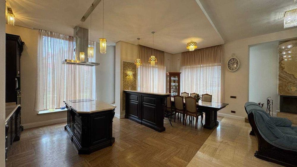 Продаємо сучасний будинок Еліт-класу на Цементників