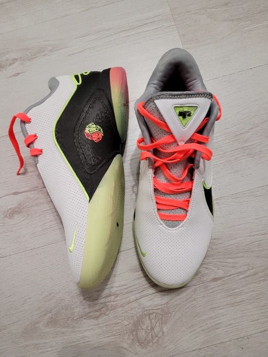 Кроссовки NIKE LEBRON XXII нові оригінал