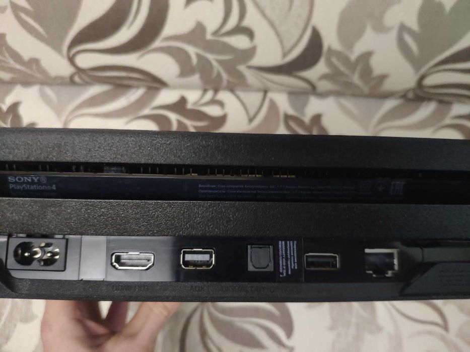 PS 4  PRO | Sony Playstation 4 Pro | CUH-7208B | + 2 оригінальні dualshock 4 + 10 шт. дисків