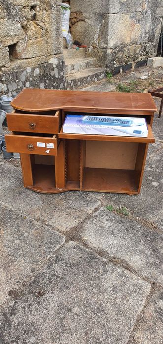 mesa de estudo e secretária