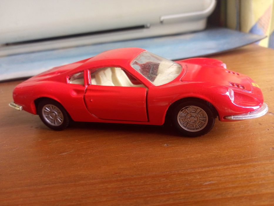 Carro coleção Maisto Ferrari Dino 246GTi