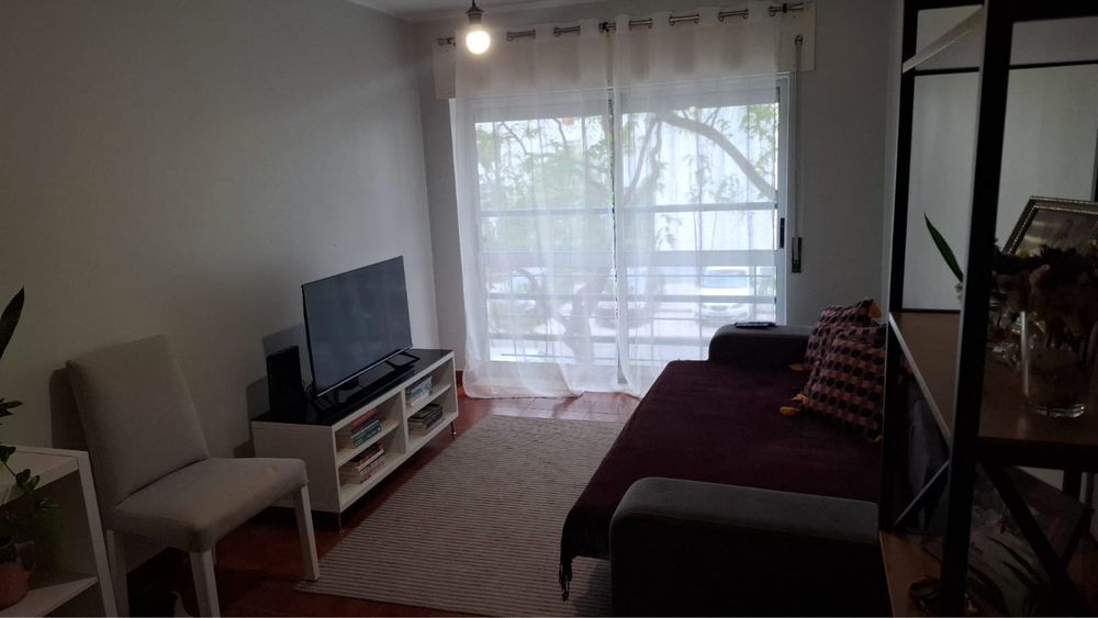 Arrenda-se apartamento T1 Cascais