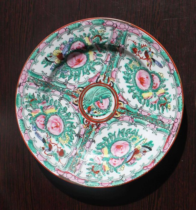 Antique Chinese porcelain plate with Oriental motifs