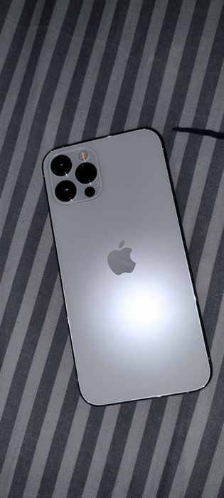 Знайдено iPhone білий