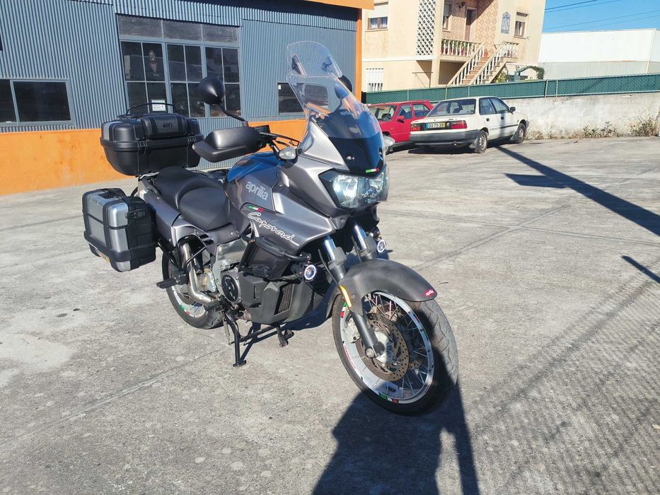 Moto Aprilia caponord