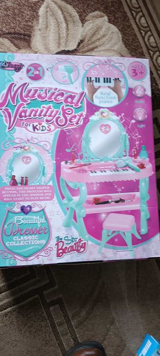 Toaletka dla małej dziewczynki 3 latka