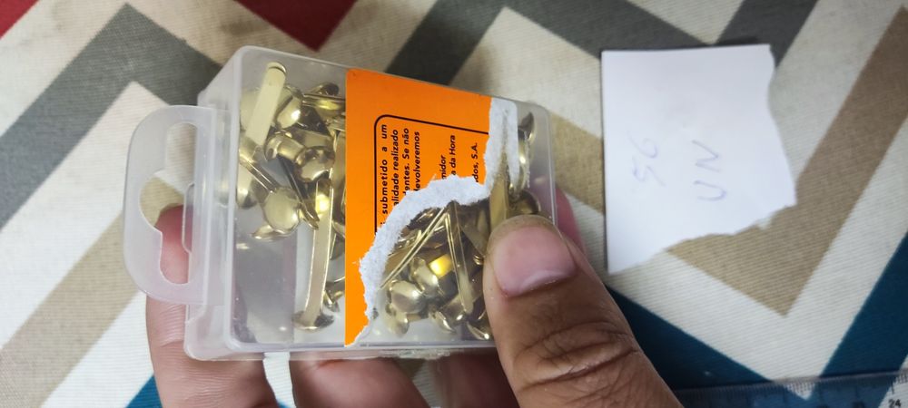 Clips e pinos para folhas