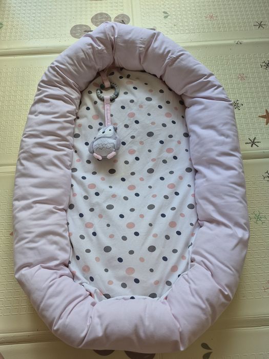 Ninho bebé menina