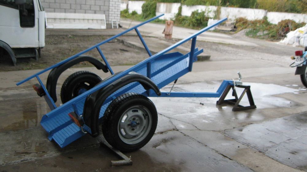 Причеп для перевозки мотоциклів, човнів.