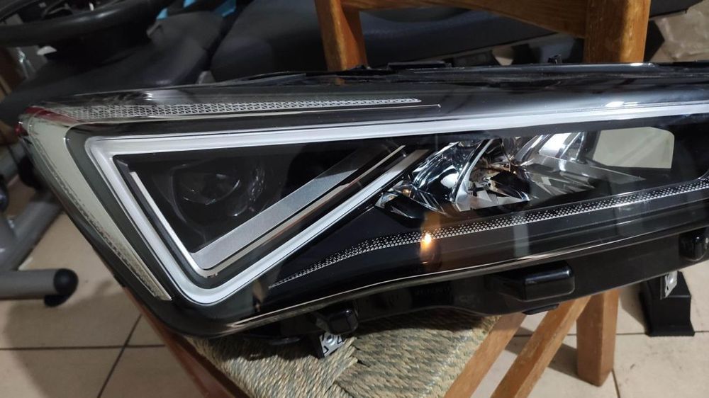 farol direito full Led SEAT TERRACO