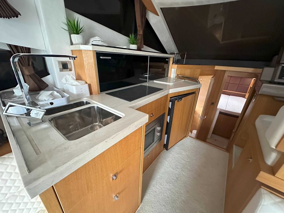Продам моторну яхту Galeon 380 Fly