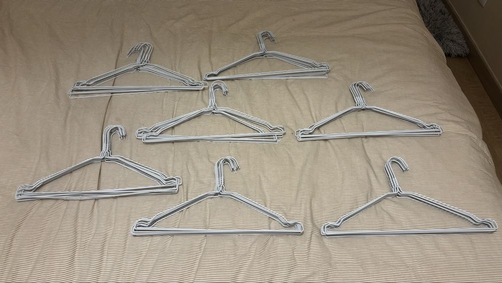 Conjunto 70 cabides brancos metalicos El Corte Inglés