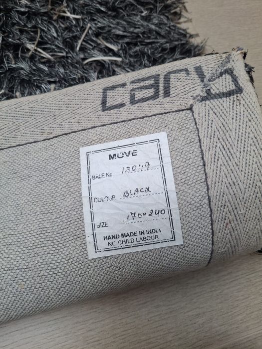 Carpete Laskasas cinza e preta