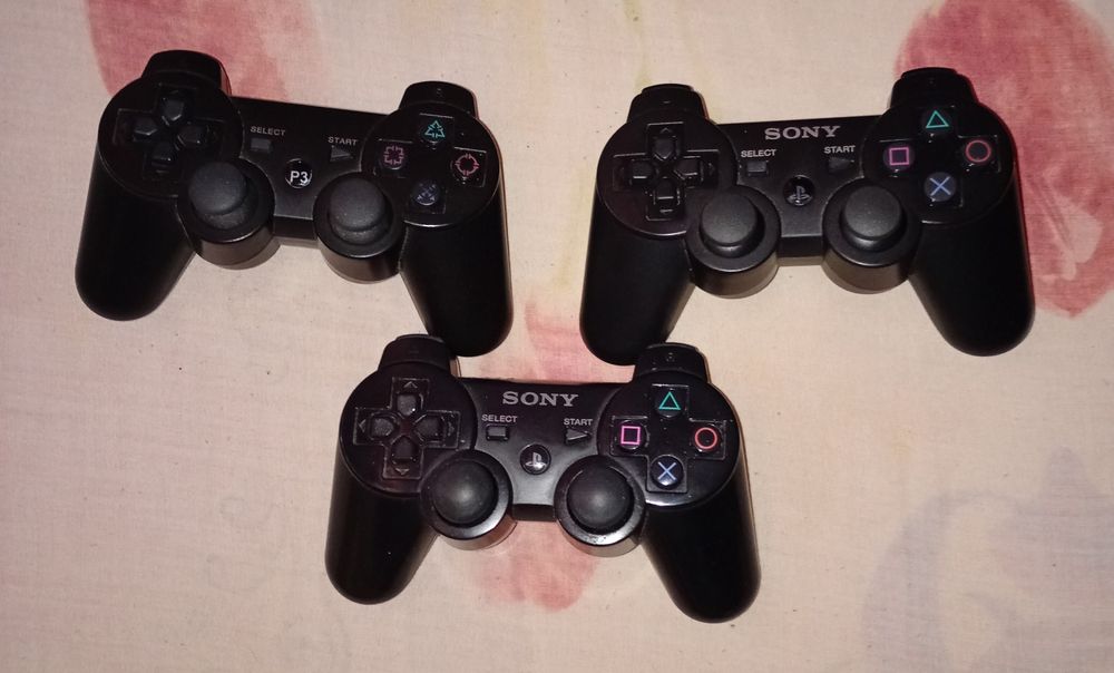 Геймпады Dualshock 3 для PS3 и геймпад на батарейках с USB адаптером